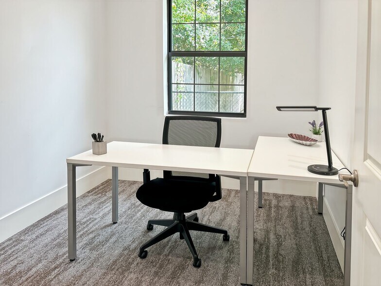 More Photos Of 10163 Fortune Pky, Jacksonville Coworking Space