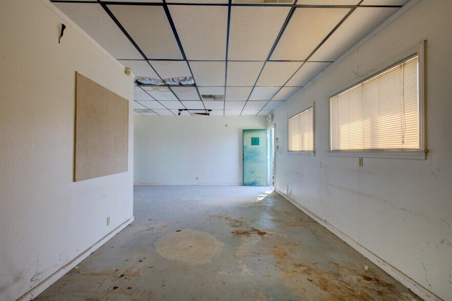 More Photos Of 19903 First St, Hilmar Flex For Lease