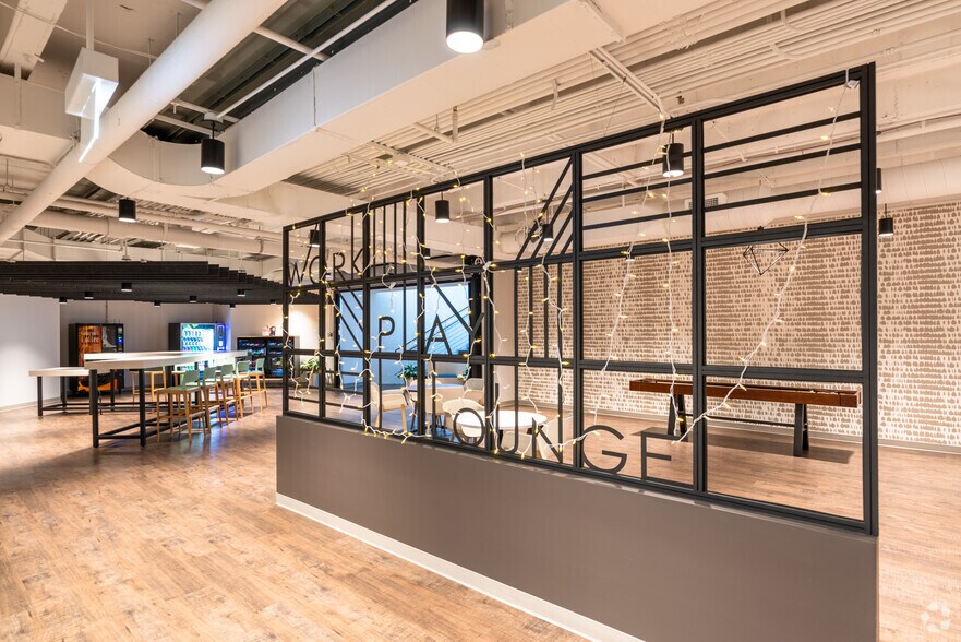 More Photos Of 400 Skokie Blvd, Northbrook Office For Lease