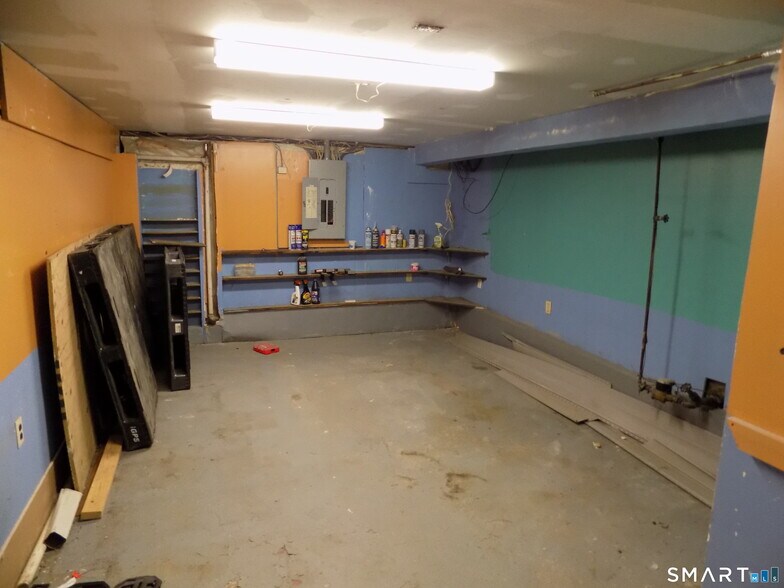 More Photos Of 941 Farmington Ave, Bristol Office Residential For Sale