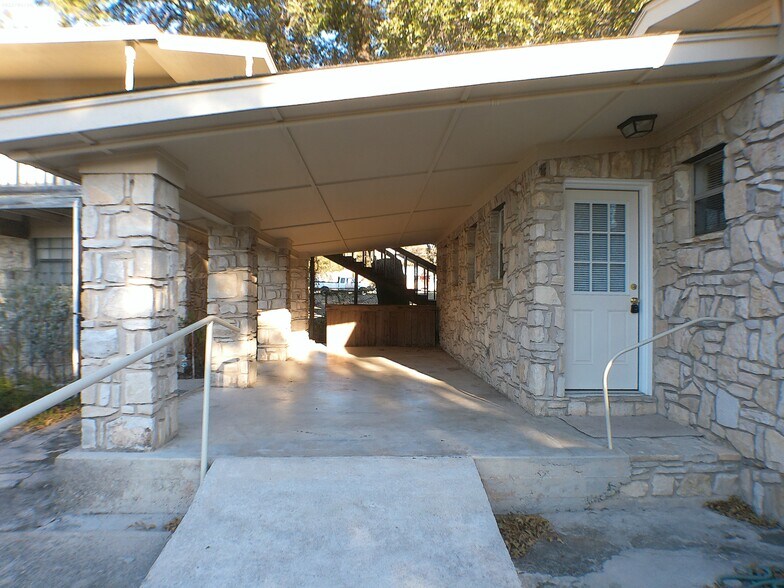 More Photos Of 503 E Avenue G, Lampasas Apartments For Sale