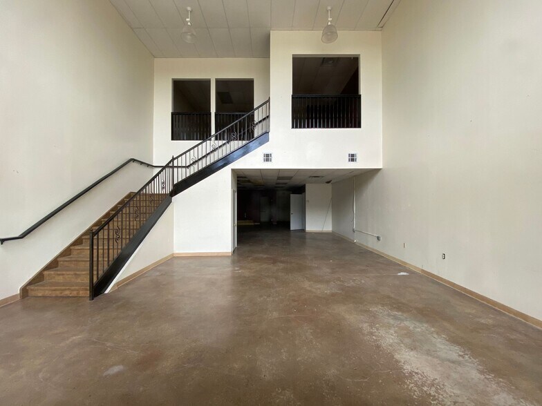 More Photos Of 455-499 W Harwood Rd, Hurst Unknown For Lease