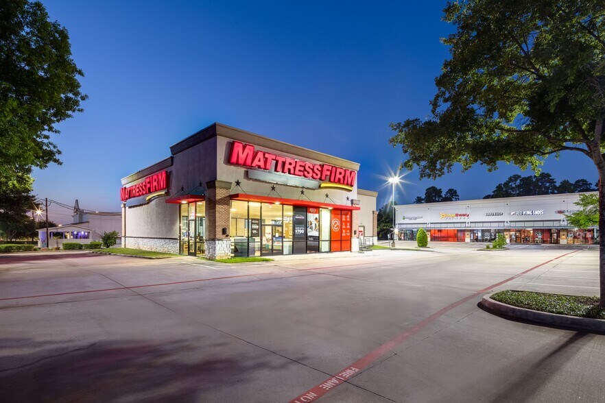 More Photos Of 2105-2129 W Davis St, Conroe Unknown For Lease