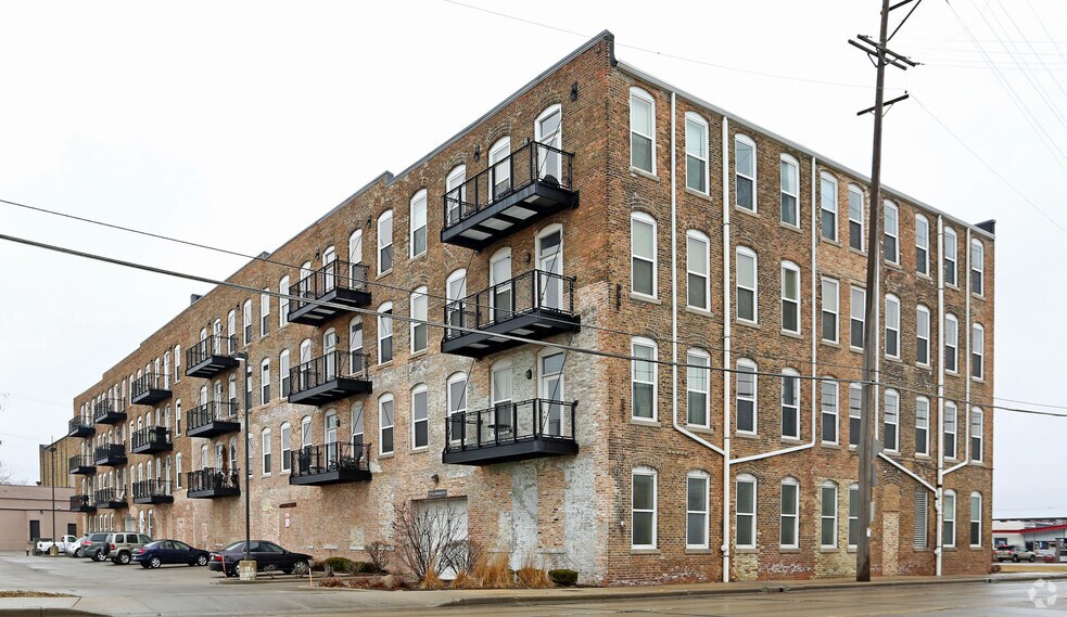 More Photos Of 720 Marquette St, Racine Apartments For Sale