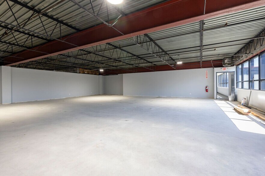 More Photos Of 299 Murray Hill Pky, East Rutherford Warehouse For Lease