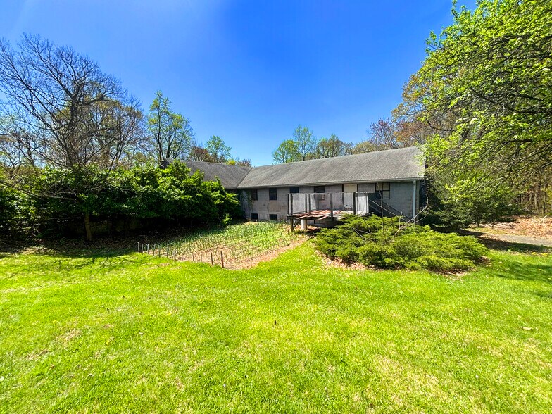 More Photos Of 536 Scott Rd, Waterbury Industrial For Sale