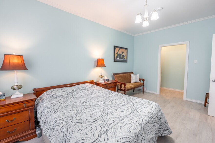 More Photos Of 7 Main St W, Ridgetown Storefront Retail Residential For Sale
