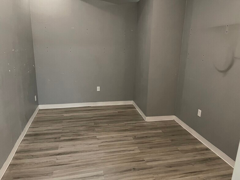 More Photos Of 127 N Main Ave, Fallbrook Storefront Retail Office For Lease