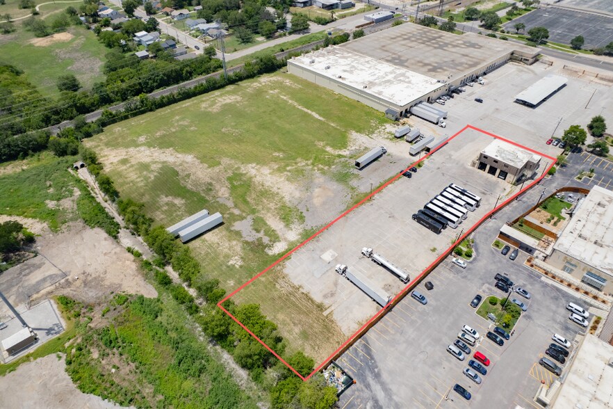 More Photos Of 3000 E Houston St, San Antonio Unknown For Lease