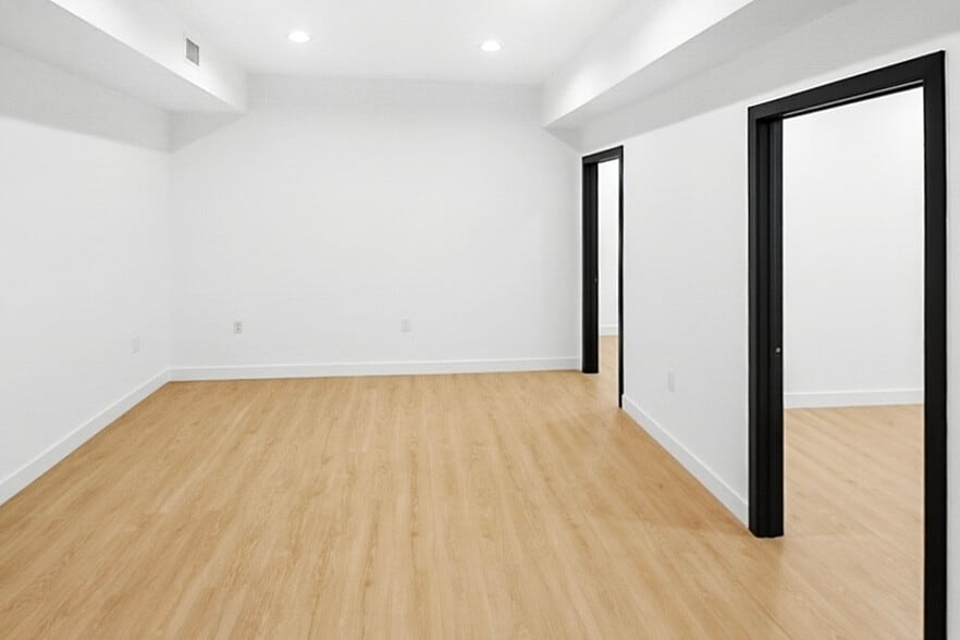 More Photos Of 14852 Ventura Blvd, Sherman Oaks Loft Creative Space For Lease