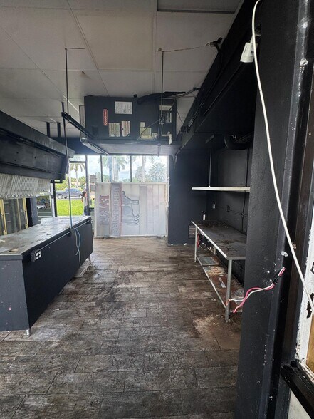 More Photos Of 6014 Kimberly Blvd, North Lauderdale Convenience Store For Sale