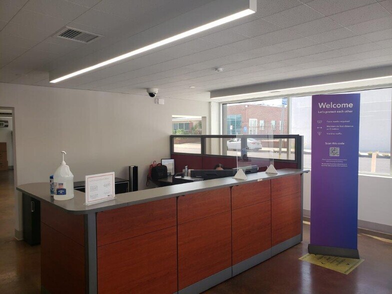 More Photos Of 1020 Chestnut St, Burbank Light Distribution For Lease