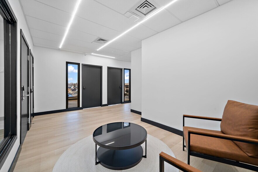 More Photos Of 3131 Boul de la Concorde E, Laval Coworking Space