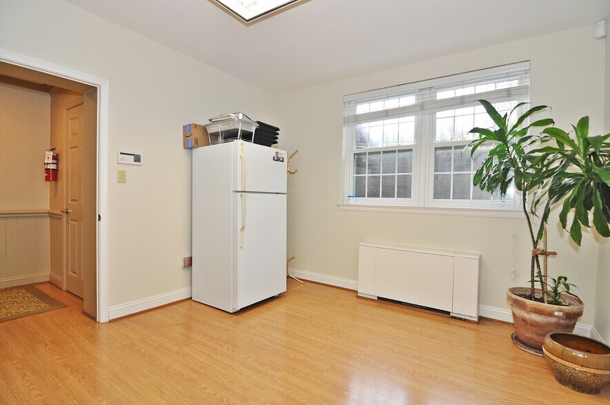 More Photos Of 210 Little Falls St, Falls Church Office For Sale