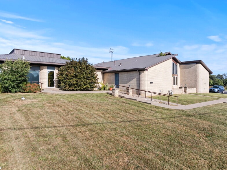 More Photos Of 100 Brenda Ave, Danville Medical For Sale