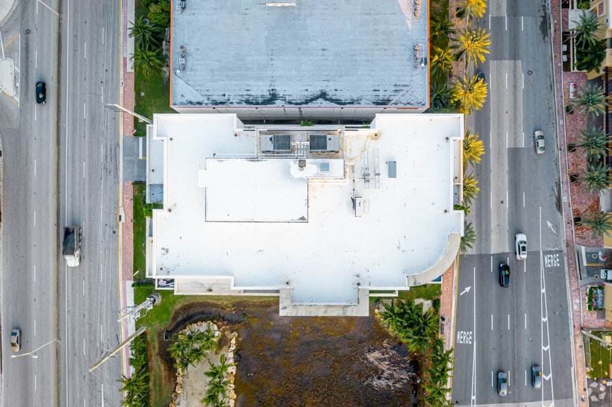 More Photos Of 323 Sunny Isles Blvd, Sunny Isles Beach Office For Lease