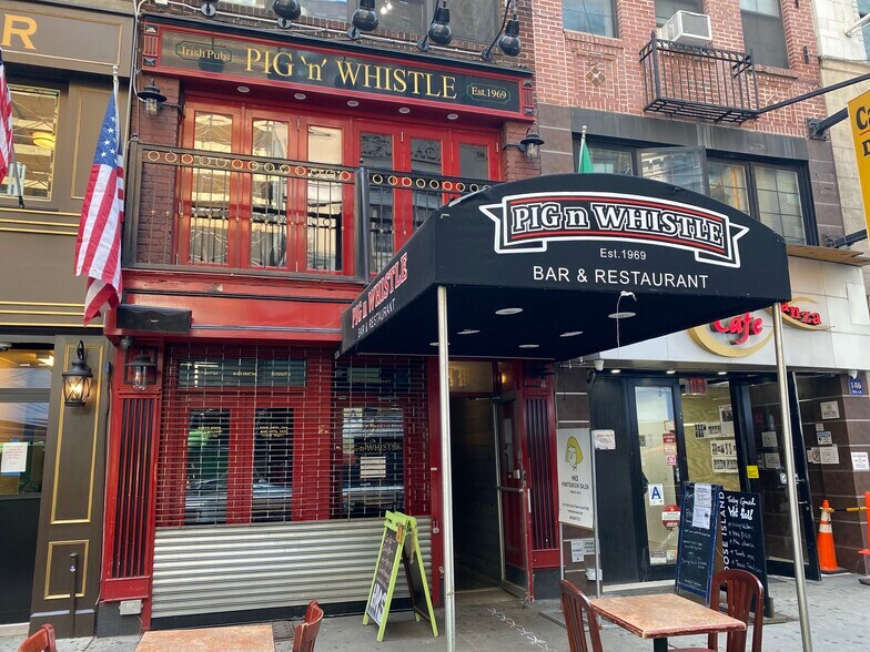 More Photos Of 144 W 46th St, New York Storefront Retail Office For Lease