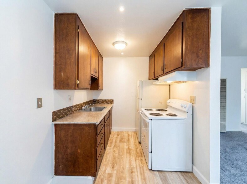 More Photos Of 2345 92nd Ave, Oakland Apartments For Sale