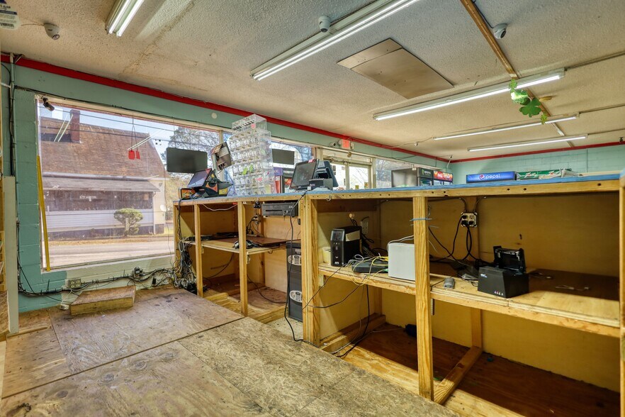 More Photos Of 247 Cannon Dr, Social Circle Restaurant For Sale