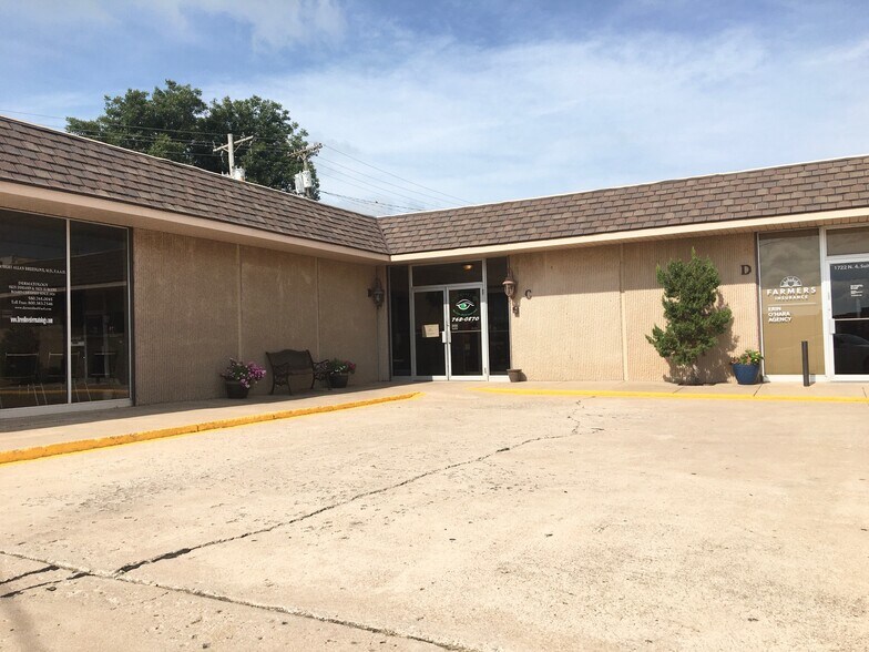 Primary Photo Of 1714-1722 N 4th St, Ponca City Medical For Lease