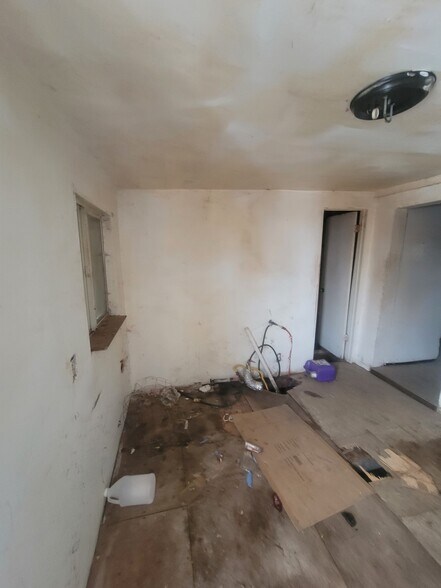 More Photos Of 1823 W 8th St, Muncie Multifamily For Sale