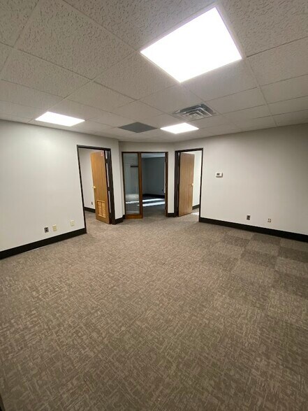 More Photos Of 15405-15469 Middlebelt Rd, Livonia Office For Lease