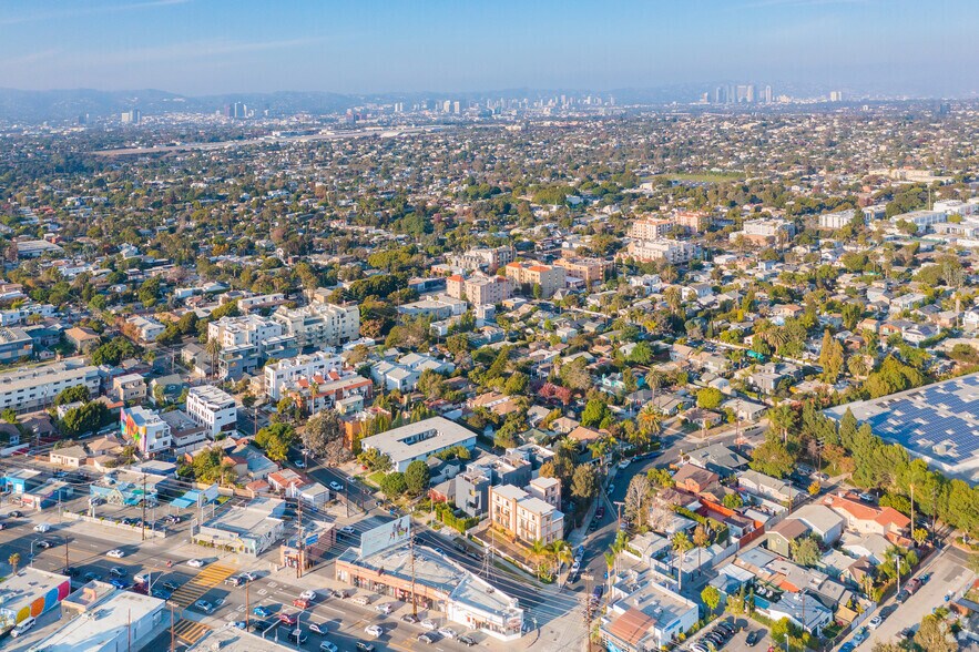 More Photos Of 2478 Penmar Ave, Venice Dormitory For Sale