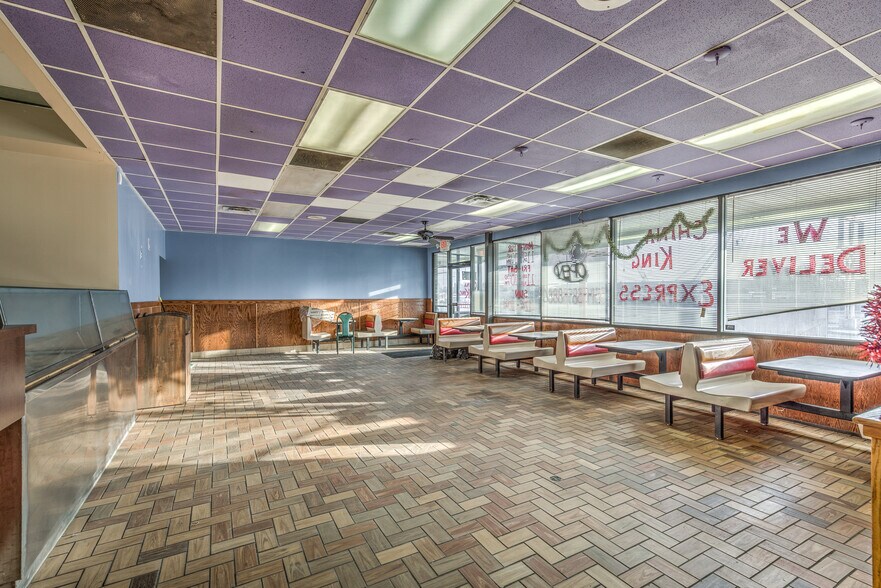 More Photos Of 6125 Natural Bridge Ave, Saint Louis Bar For Lease