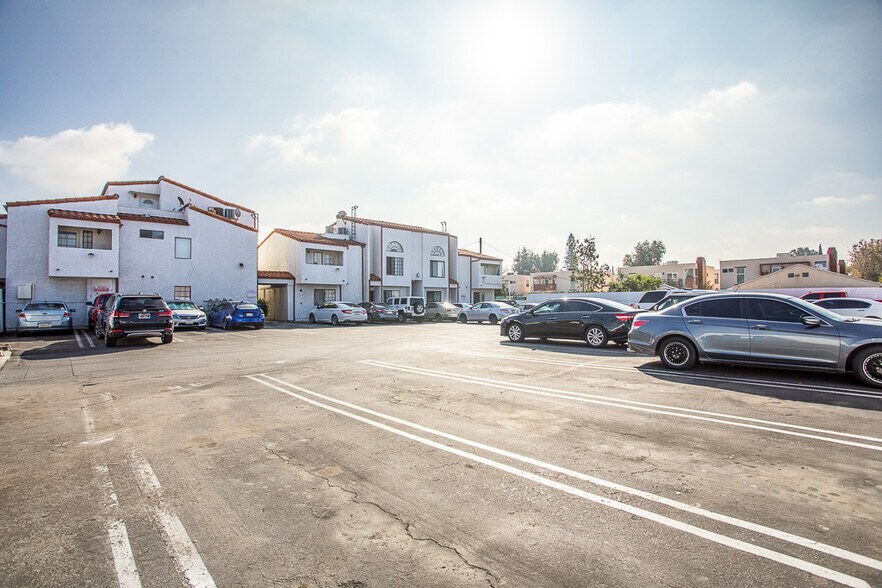 More Photos Of 9261 Wakefield Ave, Panorama City Apartments For Sale