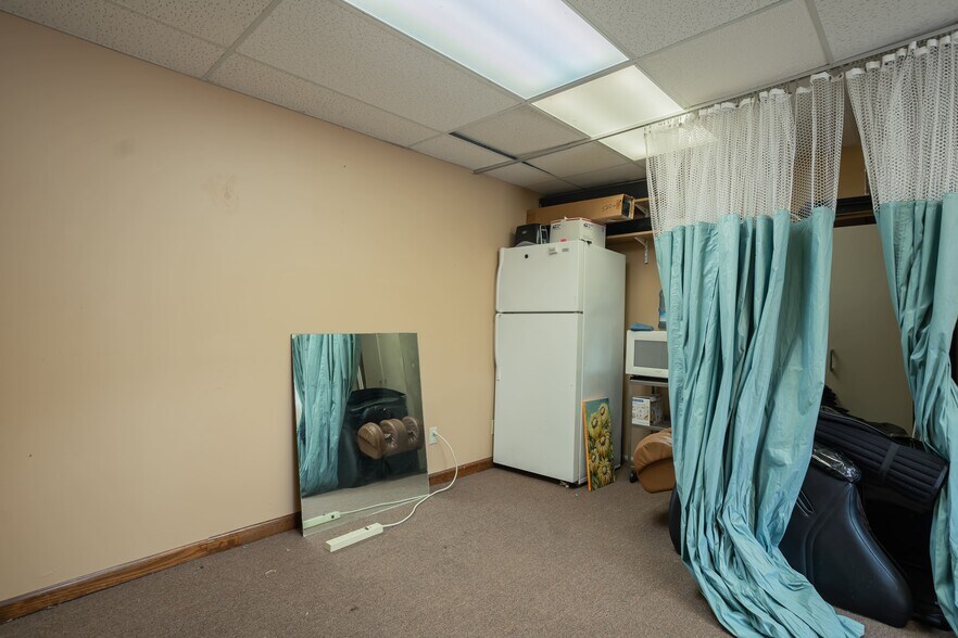 More Photos Of 520 E 8th St, Anderson Office For Lease