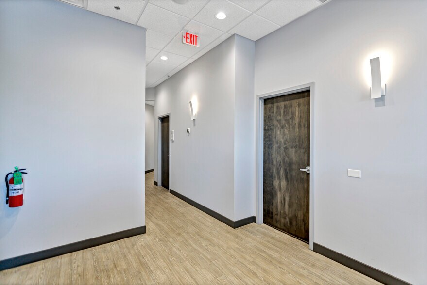 More Photos Of 1000 Randall Rd, Geneva Medical For Lease