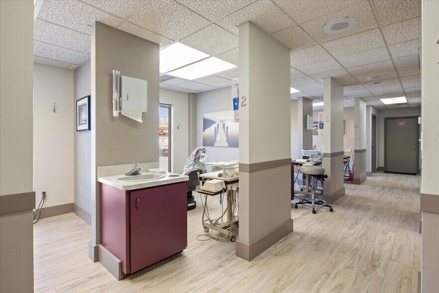 More Photos Of 19230 SE McLoughlin Blvd, Gladstone Medical For Sale