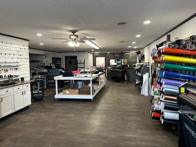More Photos Of 445 W Elm St, Waverly General Retail For Sale