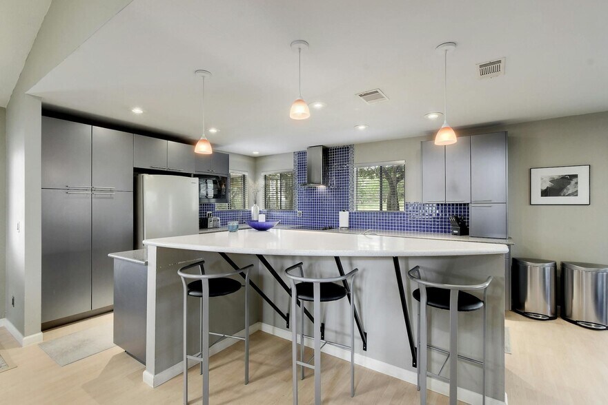 More Photos Of 21201 Kathy Ln, Spicewood Loft Creative Space For Sale