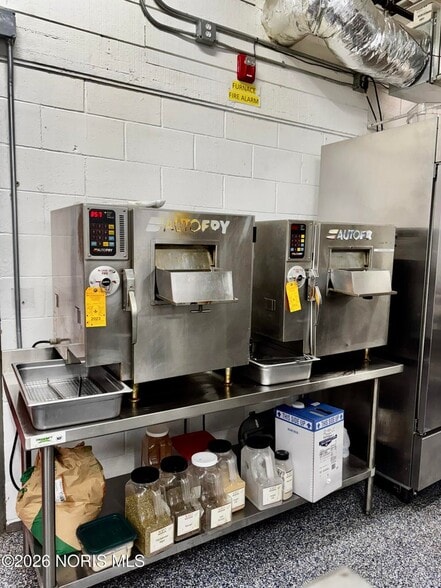 More Photos Of 301 S Defiance St, Stryker Auto Repair For Sale