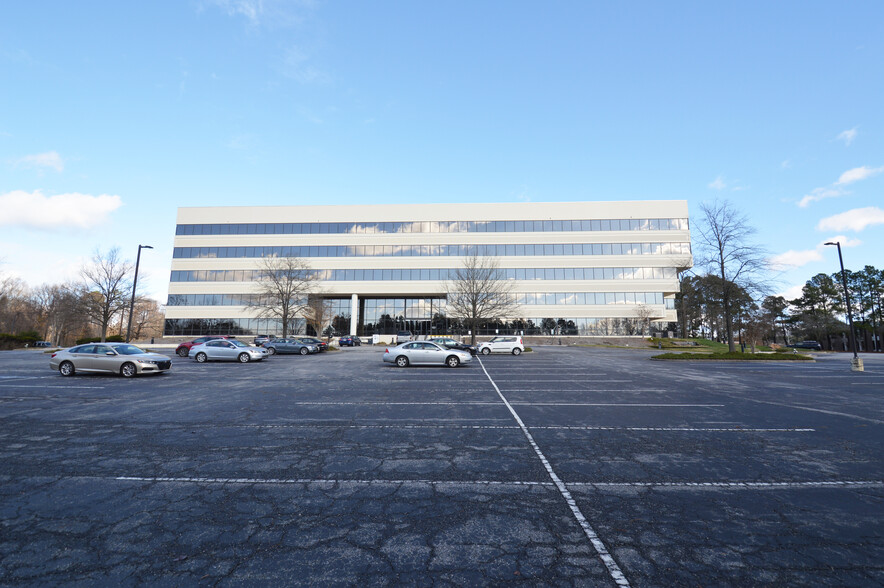 Primary Photo Of 1500 Pinecroft Rd, Greensboro Medical For Lease