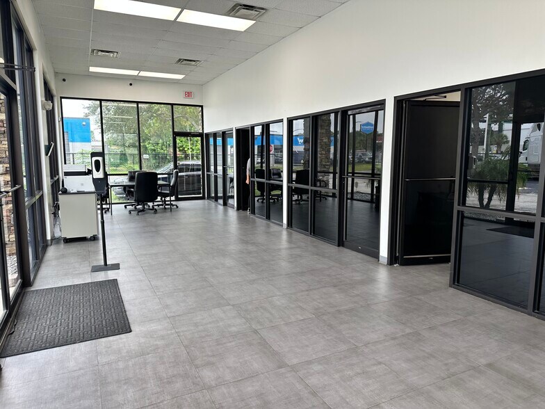 More Photos Of 5701 S Orange Blossom Trl, Orlando Auto Dealership For Lease