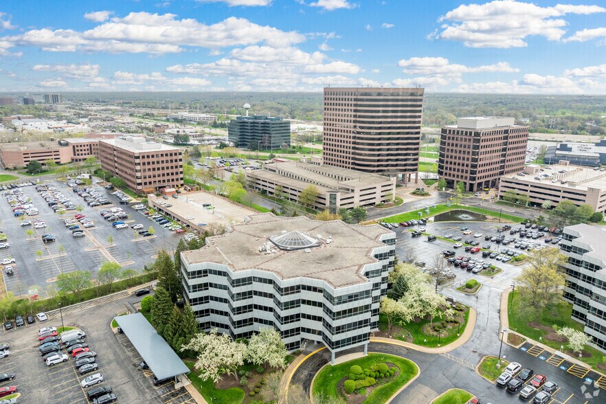 More Photos Of 1 TransAm Plaza Dr, Oakbrook Terrace Office For Sale