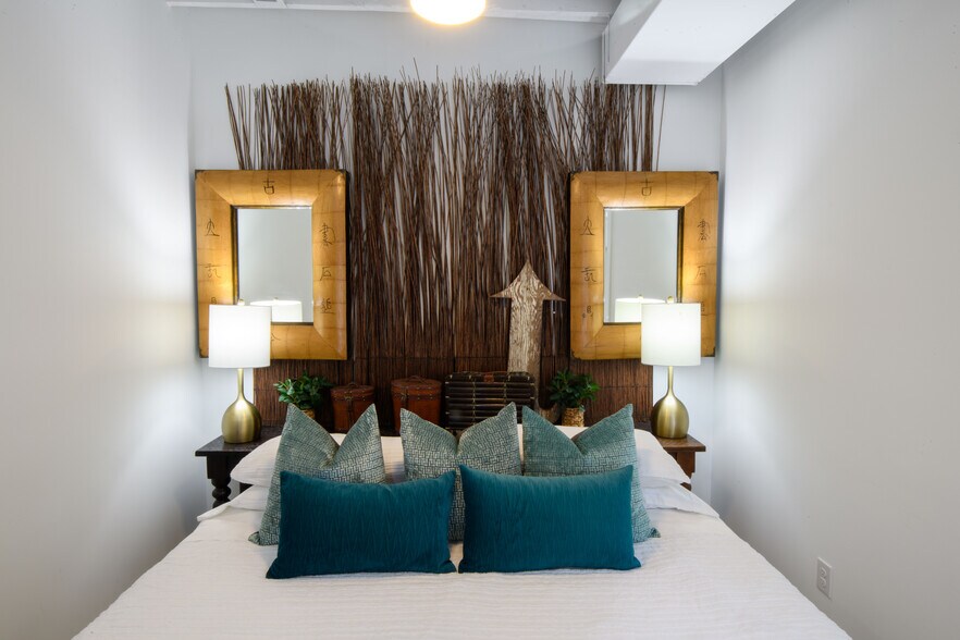 More Photos Of 13662 Red Arrow Hwy, Harbert Hotel For Sale
