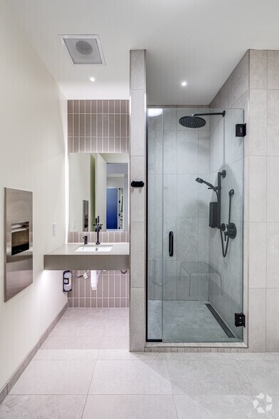 More Photos Of 2011 Crystal Dr, Arlington Office For Lease