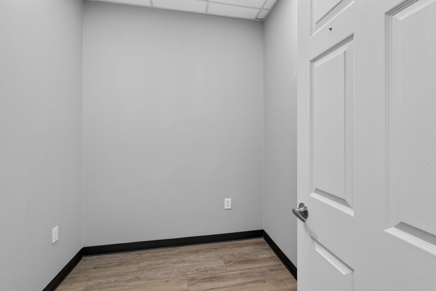 More Photos Of 8080 Pasadena Blvd, Pembroke Pines Office For Lease