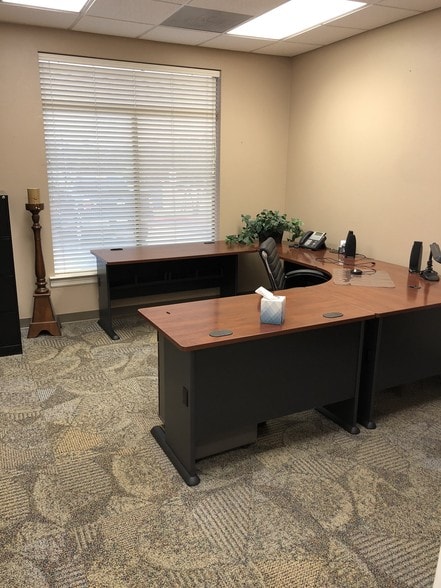 More Photos Of 2324 Cheek Sparger Rd, Bedford Office For Sale