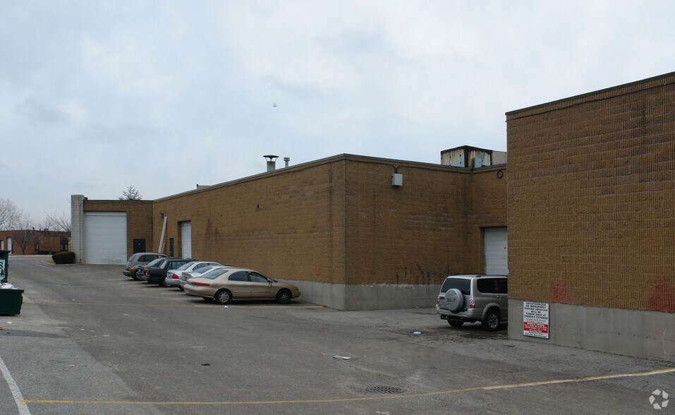 More Photos Of 94 E Jefryn Blvd, Deer Park Warehouse For Lease