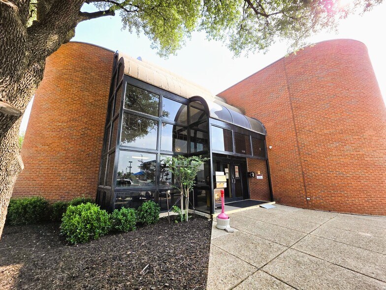 Primary Photo Of 1120 Metrocrest Dr, Carrollton Office For Sale