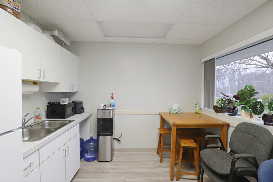 More Photos Of G4007 W Court St, Flint Office For Sale