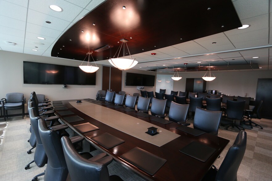 More Photos Of 2801 Lakeside Dr, Bannockburn Office For Lease