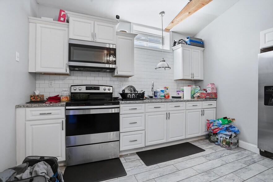 More Photos Of 632 Fall River Ave, Seekonk Apartments For Sale