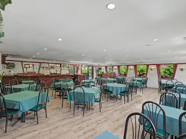 More Photos Of 504 Larkfield Rd, East Northport Restaurant For Lease