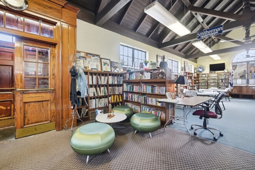 More Photos Of 1703 Dale Rd, Cincinnati Public Library For Sale