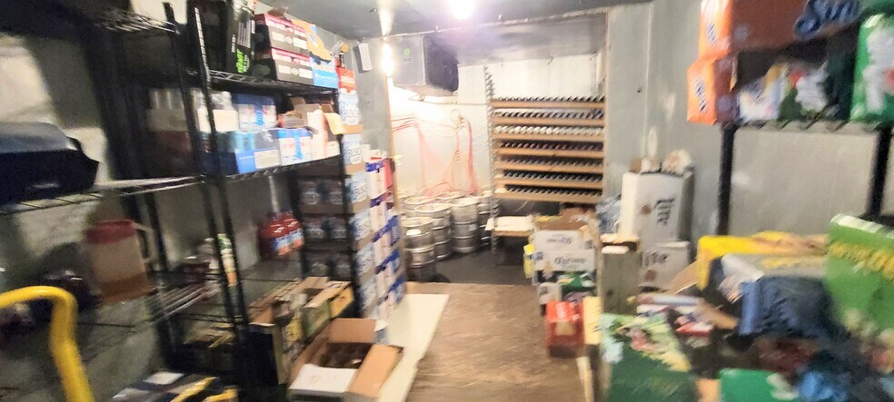 More Photos Of 118 E Jackson Ave, Iola General Retail For Sale